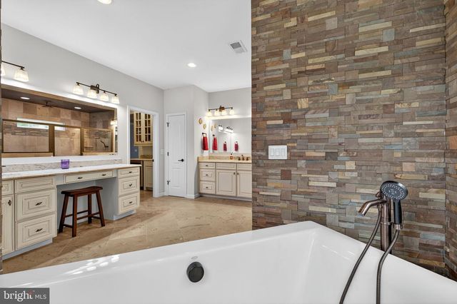 22011 BEAVERDAM DR, Ashburn, VA 20148