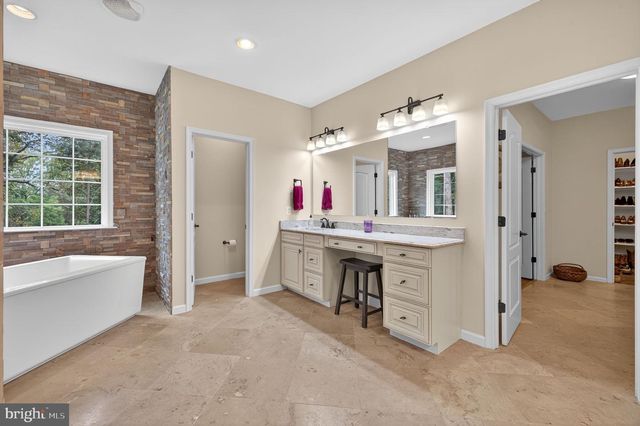 22011 BEAVERDAM DR, Ashburn, VA 20148