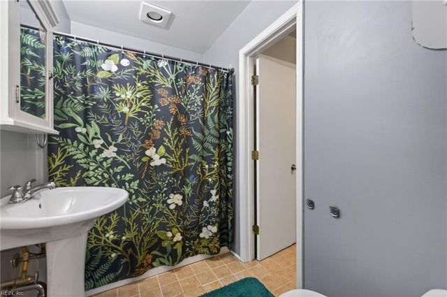 119 Bruce PL, Portsmouth, VA 23707