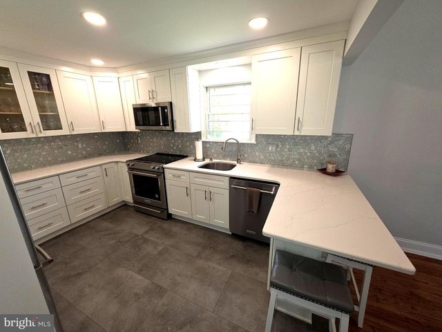 156 CROCKETT RD, Warminster, PA 18974