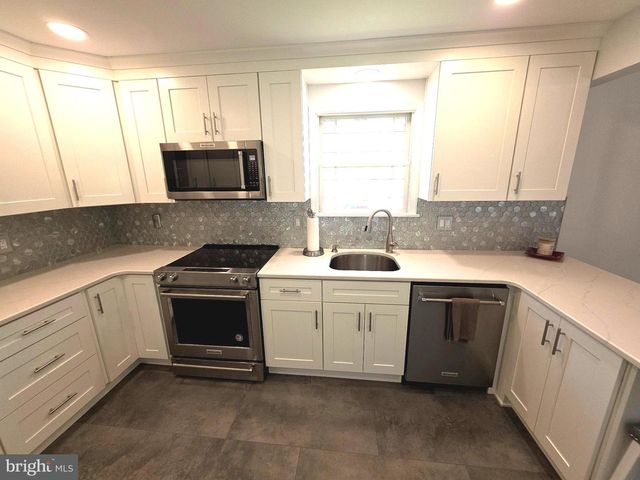 156 CROCKETT RD, Warminster, PA 18974