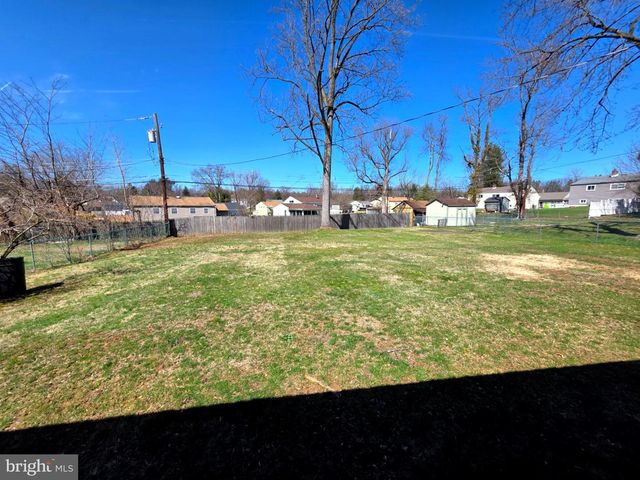 156 CROCKETT RD, Warminster, PA 18974