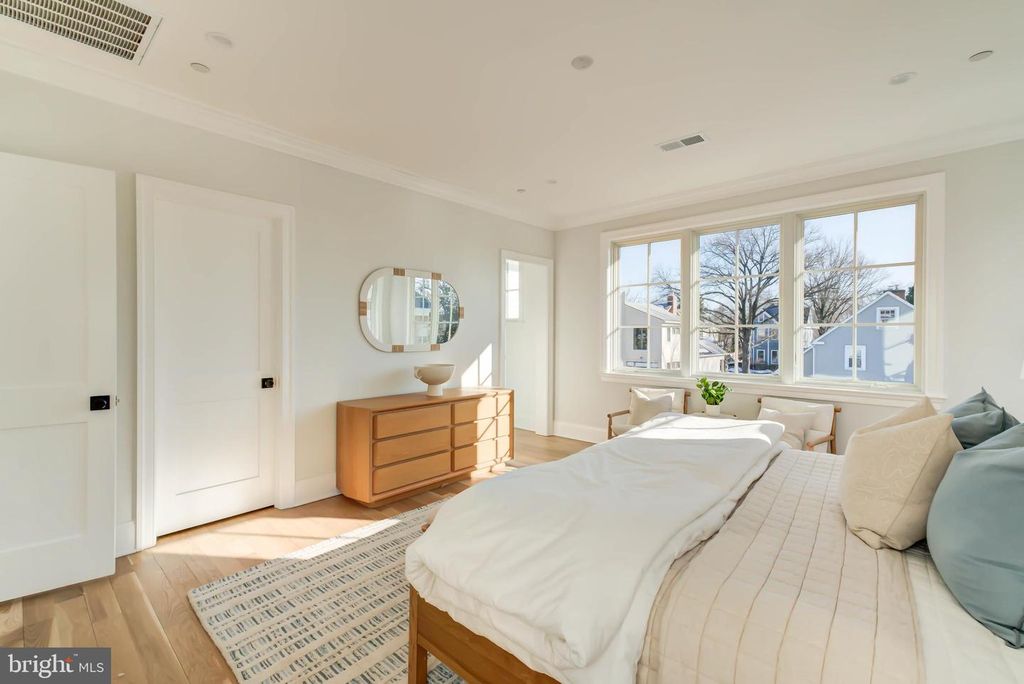 Image 38 of property listing at 4422 WALSH ST, Chevy Chase, MD 20815