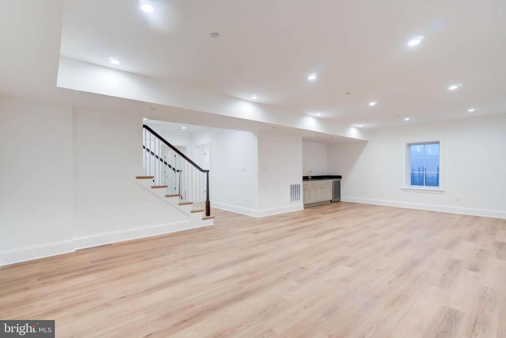 Image 63 of property listing at 4422 WALSH ST, Chevy Chase, MD 20815