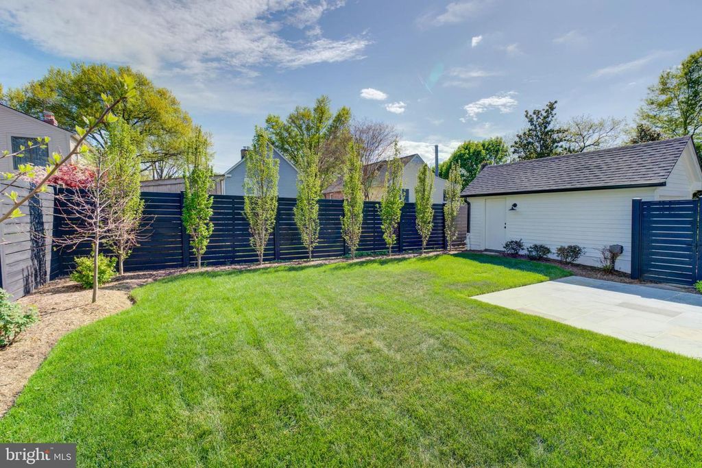 Image 75 of property listing at 4422 WALSH ST, Chevy Chase, MD 20815