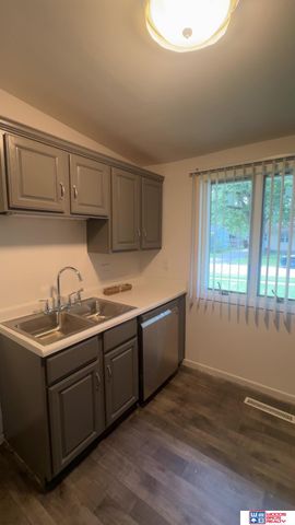 5725 Greenwood Street, Lincoln, NE 68507