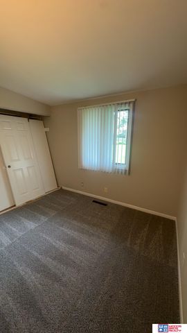 5725 Greenwood Street, Lincoln, NE 68507