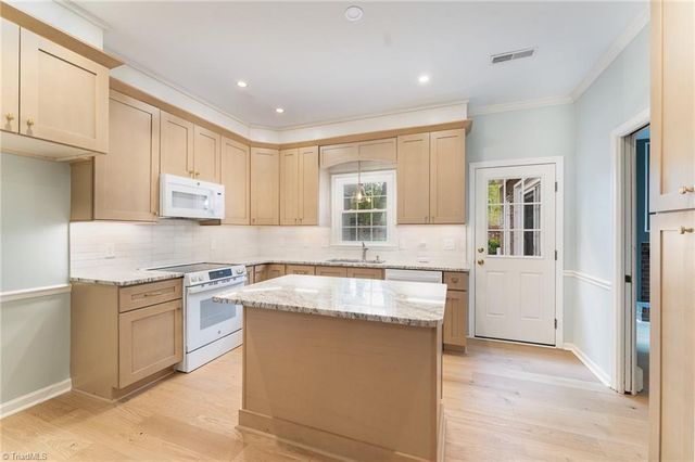 16 Fountain Manor Drive B, Greensboro, NC 27405