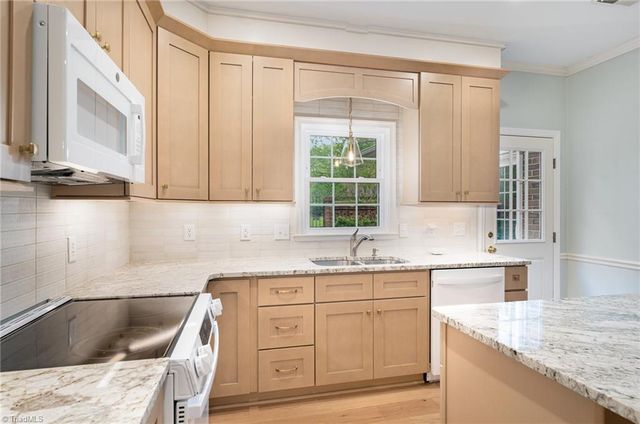 16 Fountain Manor Drive B, Greensboro, NC 27405