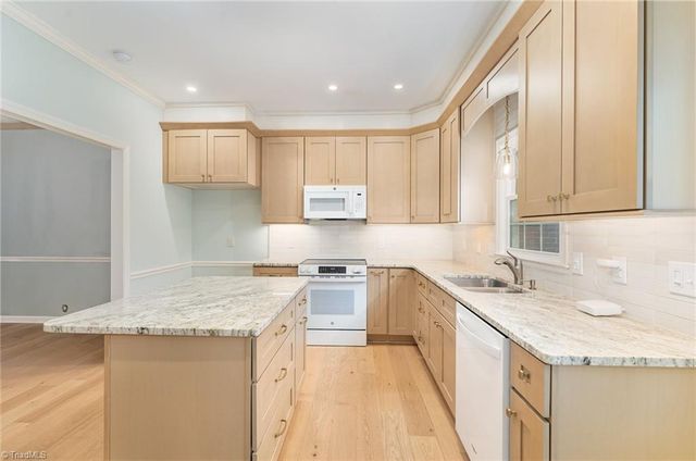 16 Fountain Manor Drive B, Greensboro, NC 27405