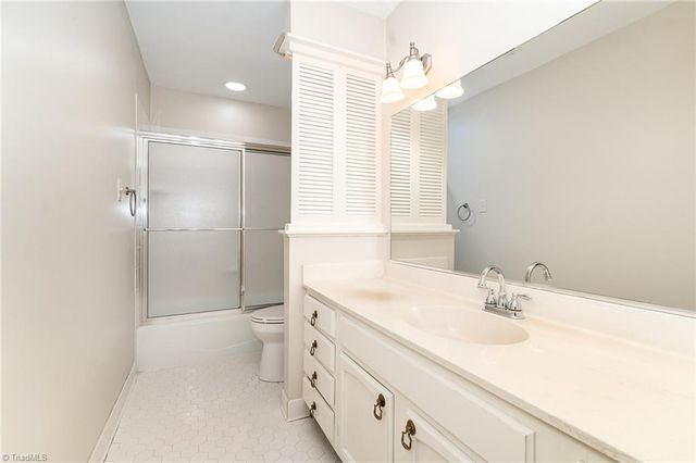 16 Fountain Manor Drive B, Greensboro, NC 27405