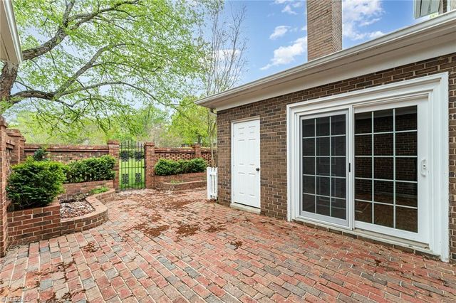 16 Fountain Manor Drive B, Greensboro, NC 27405