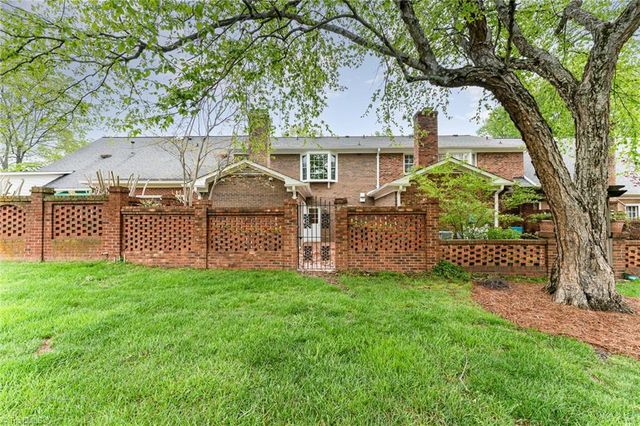 16 Fountain Manor Drive B, Greensboro, NC 27405