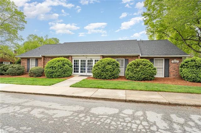 16 Fountain Manor Drive B, Greensboro, NC 27405