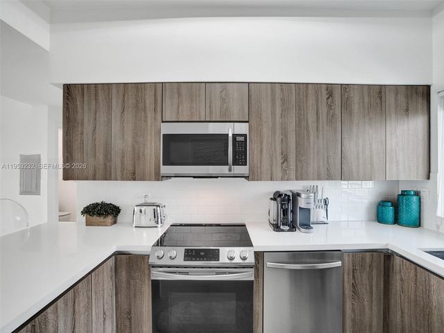 601 NE 36th St 1003, Miami, FL 33137