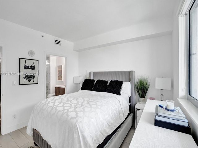 601 NE 36th St 1003, Miami, FL 33137