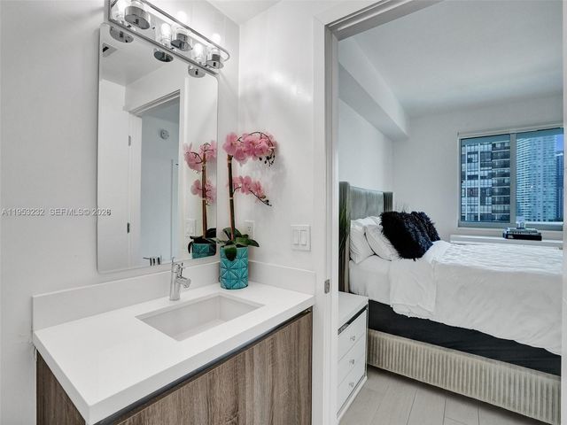 601 NE 36th St 1003, Miami, FL 33137