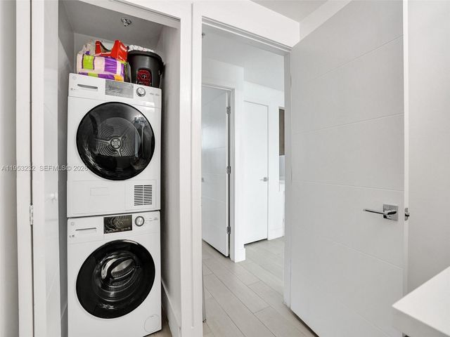 601 NE 36th St 1003, Miami, FL 33137