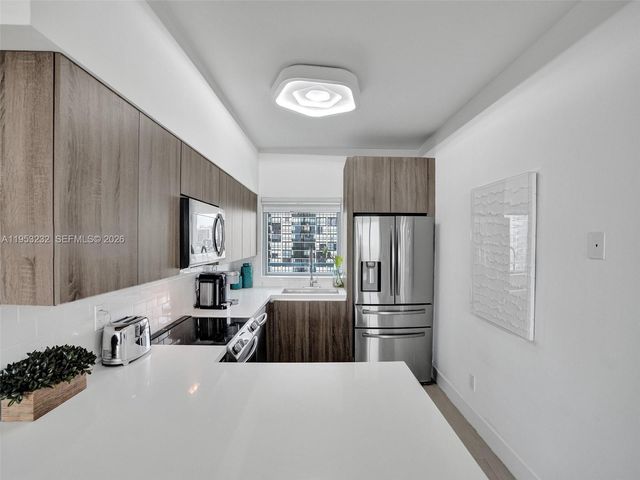 601 NE 36th St 1003, Miami, FL 33137