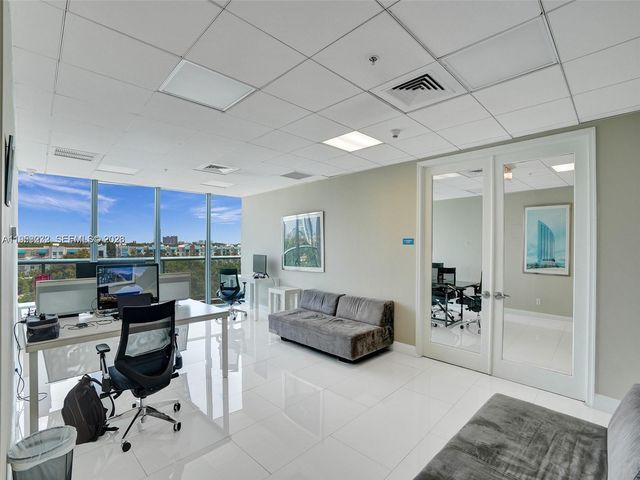 601 NE 36th St 1003, Miami, FL 33137