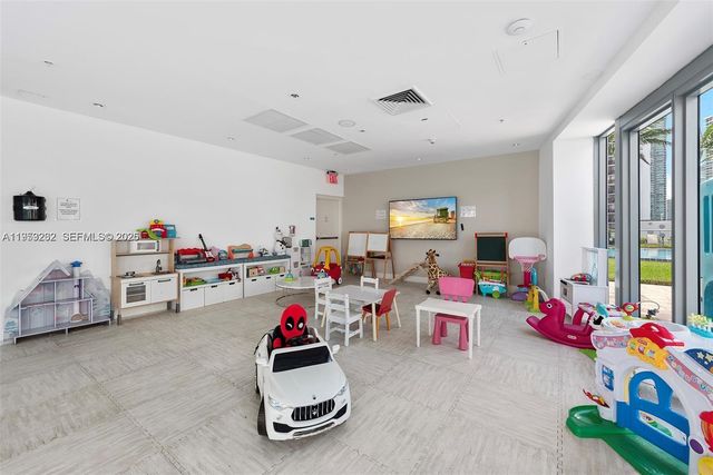 601 NE 36th St 1003, Miami, FL 33137