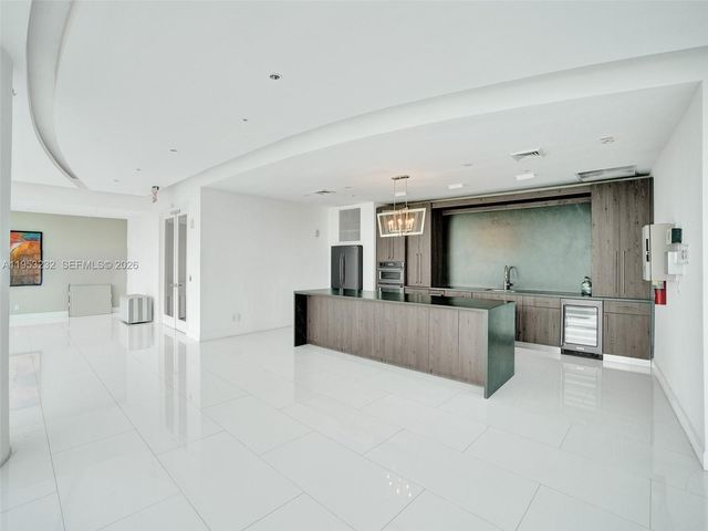 601 NE 36th St 1003, Miami, FL 33137