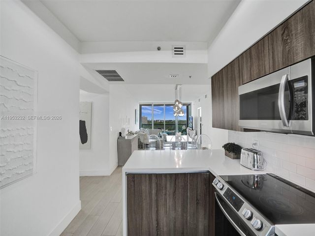 601 NE 36th St 1003, Miami, FL 33137