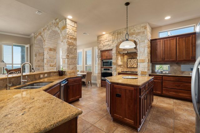 1130 Crownover LN, Round Mountain, TX 78663
