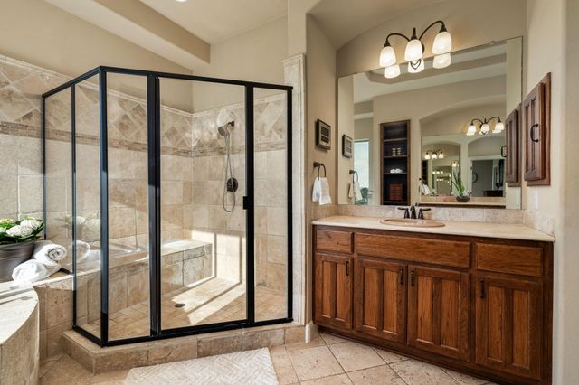 1130 Crownover LN, Round Mountain, TX 78663