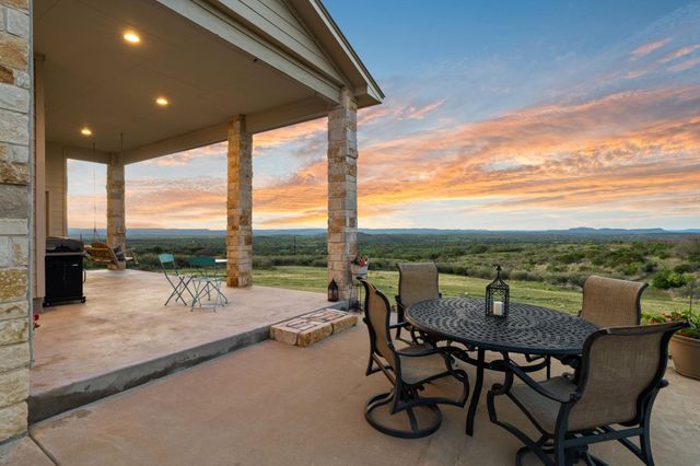 1130 Crownover LN, Round Mountain, TX 78663