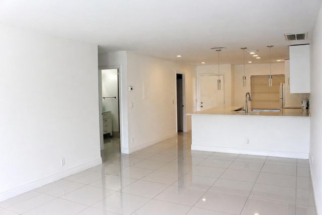 8861 Bella Vista Drive, Boca Raton, FL 33433