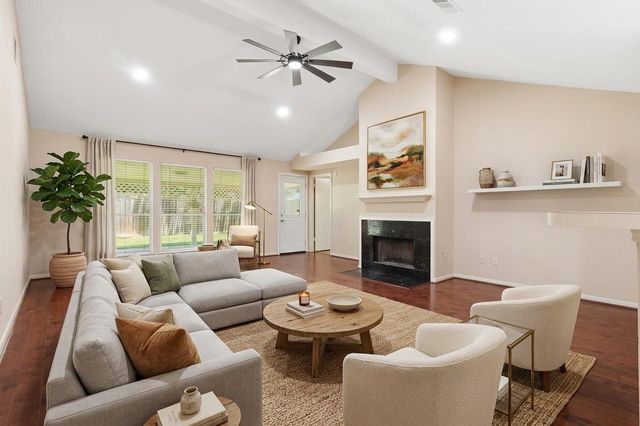 8227 Squires Place Drive, Houston, TX 77083