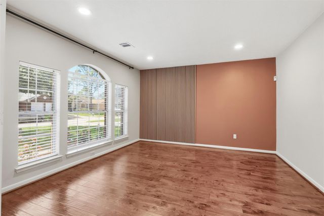 8227 Squires Place Drive, Houston, TX 77083