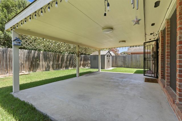 8227 Squires Place Drive, Houston, TX 77083