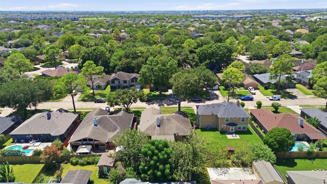 8227 Squires Place Drive, Houston, TX 77083