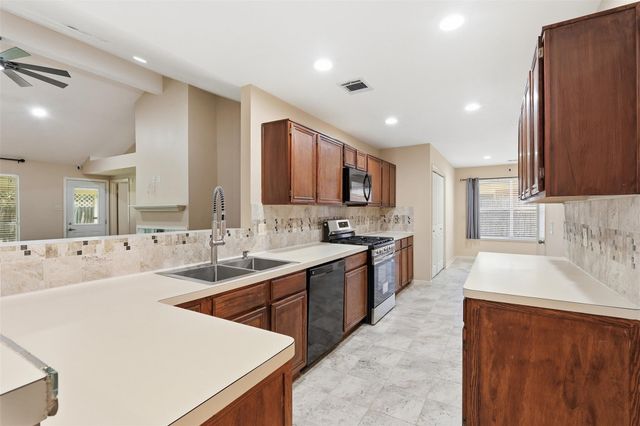 8227 Squires Place Drive, Houston, TX 77083