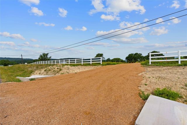 11288 S FM 1174, Bertram, TX 78605