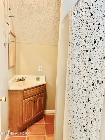 747 E Dumplin Valley Rd, Jefferson City, TN 37760