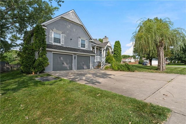 10126 N Highland Terrace, Kansas City, MO 64155