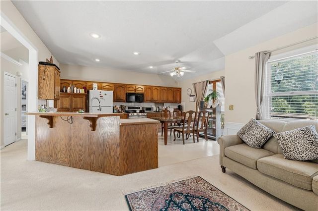 10126 N Highland Terrace, Kansas City, MO 64155