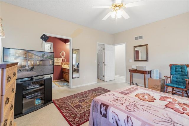 10126 N Highland Terrace, Kansas City, MO 64155