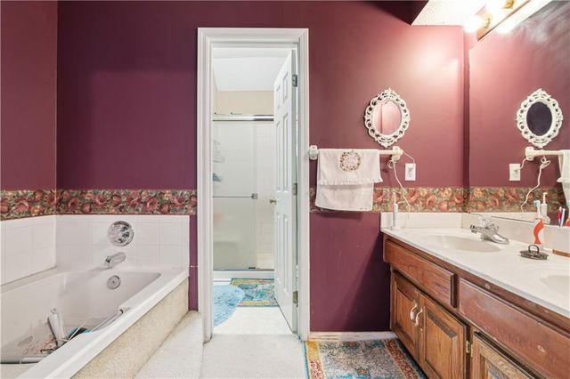 10126 N Highland Terrace, Kansas City, MO 64155
