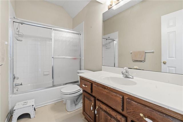 10126 N Highland Terrace, Kansas City, MO 64155