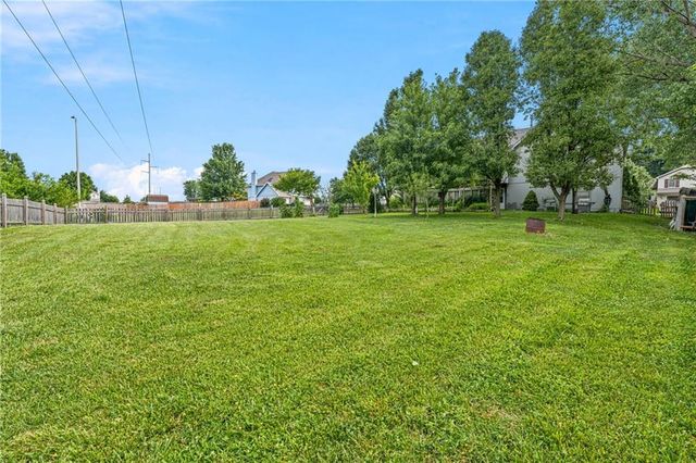 10126 N Highland Terrace, Kansas City, MO 64155