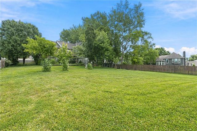 10126 N Highland Terrace, Kansas City, MO 64155