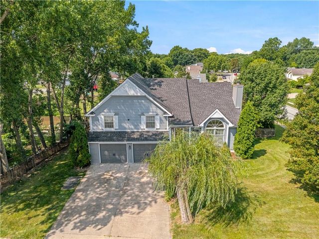 10126 N Highland Terrace, Kansas City, MO 64155