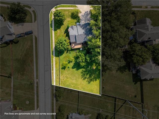 10126 N Highland Terrace, Kansas City, MO 64155