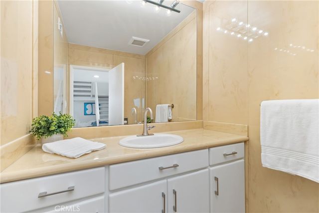 19 Whitewood, Irvine, CA 92612