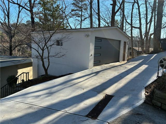 40 Lakeshore Drive, Berkeley Lake, GA 30096