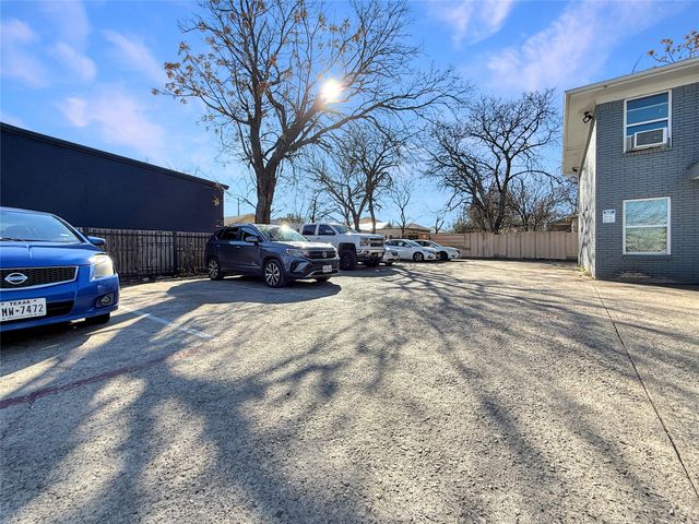 740 Edgemont Avenue 204, Dallas, TX 75216
